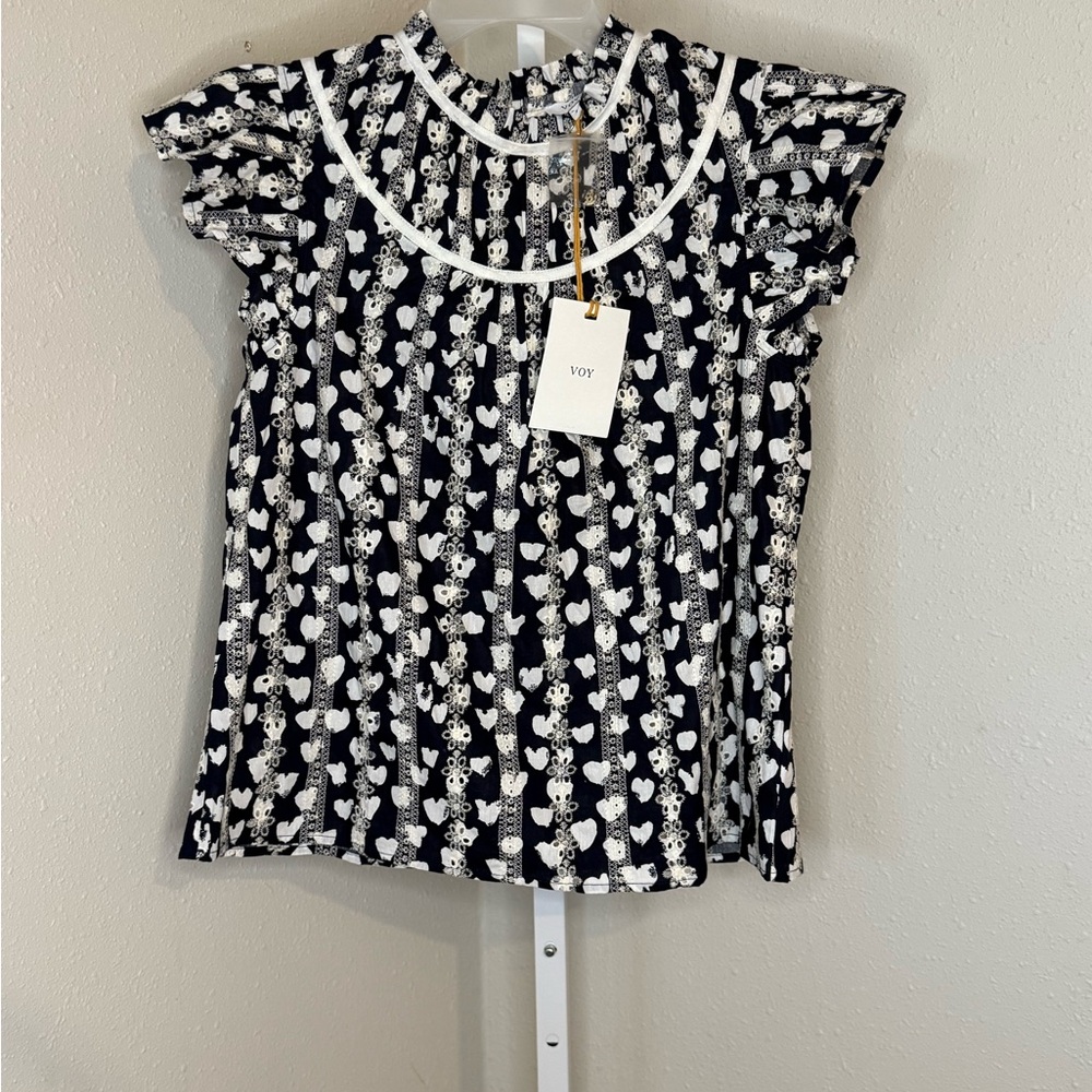 Voy Women's Black and White embroidered Heart Print Top